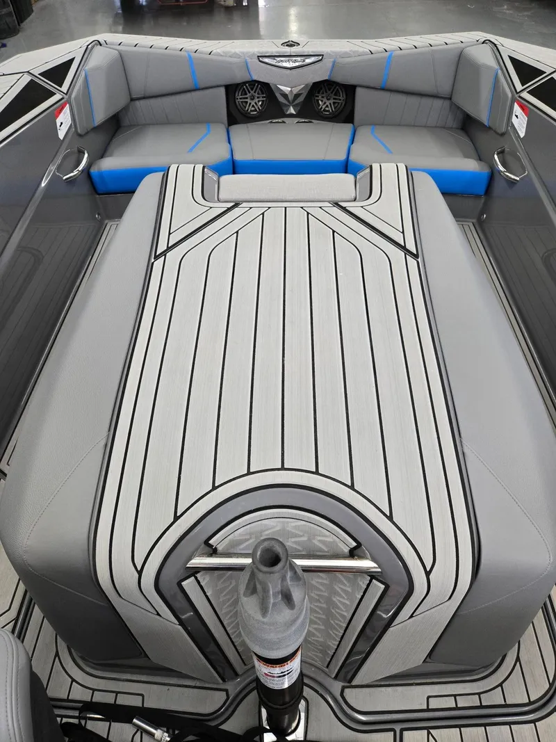 Slide: The Image of Nautique Ski 2023 - 11