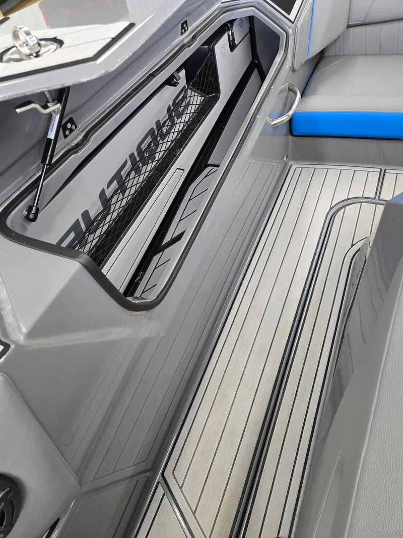 Slide: The Image of Nautique Ski 2023 - 12