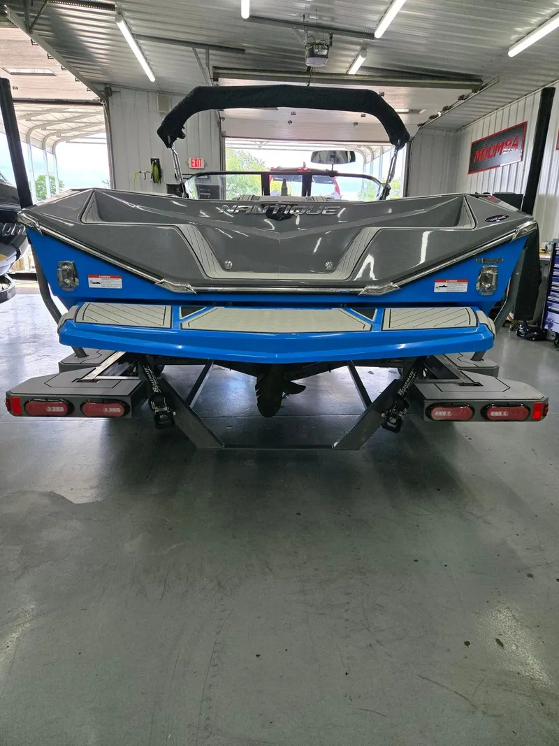 Slide: The Image of Nautique Ski 2023 - 4