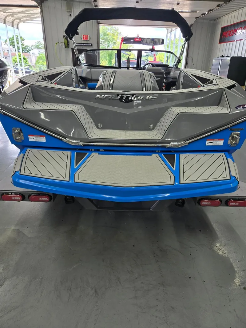 Slide: The Image of Nautique Ski 2023 - 5