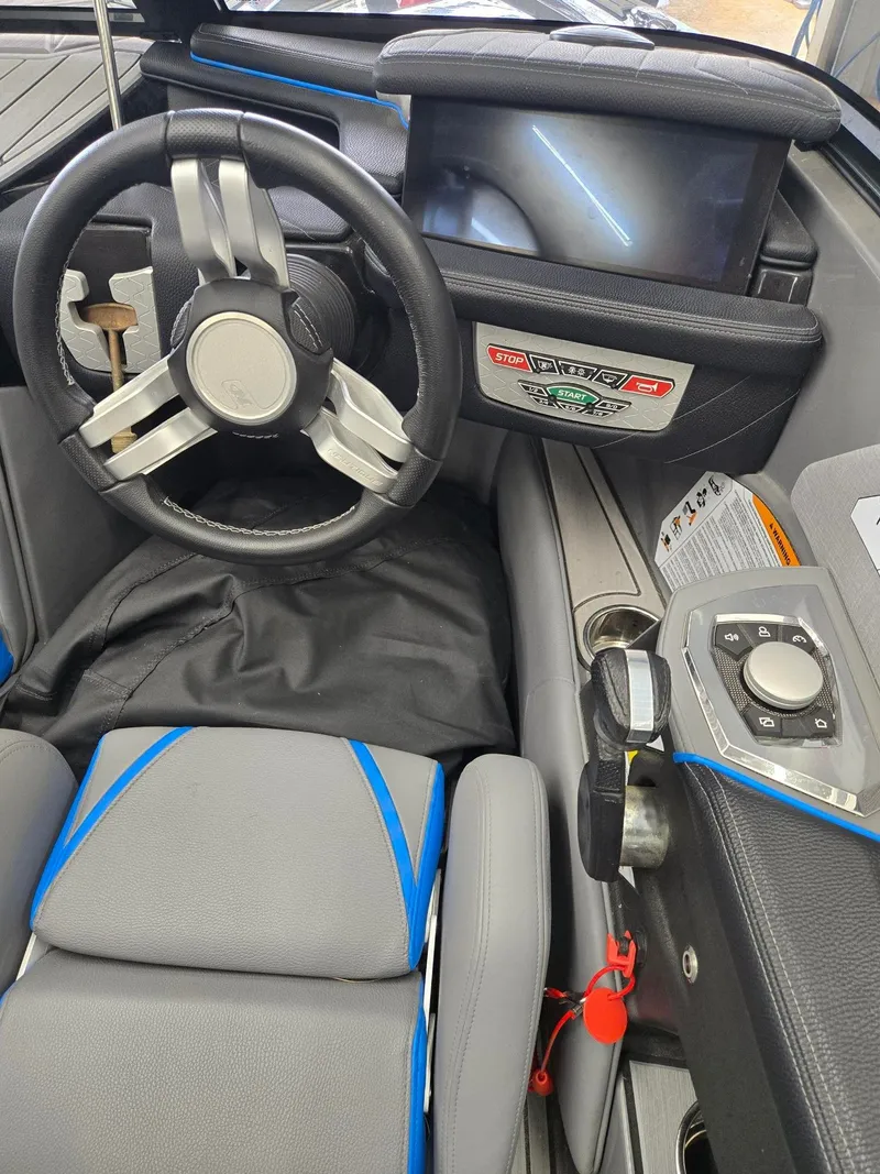 Slide: The Image of Nautique Ski 2023 - 8