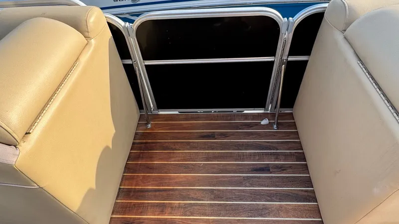 Slide: The Image of South Bay 522 Cr Tt 2016 - 8