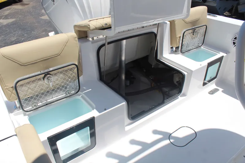 Slide: The Image of Sportsman Heritage 231 Center Console 2026 - 16