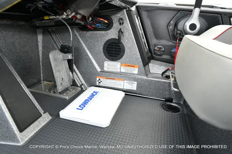 Slide: The Image of Ranger Z521R w/300HP Mercury Pro-XS 2024 - 46