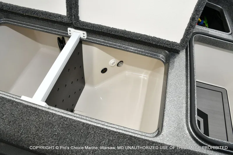 Slide: The Image of Ranger Z521R w/300HP Mercury Pro-XS 2024 - 68