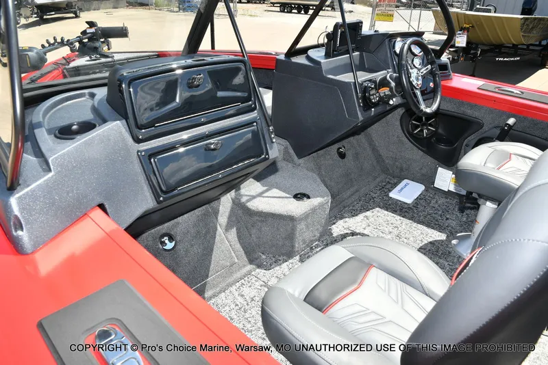 Slide: The Image of Tracker TARGA V-18 Combo w/200HP Pro-XS 2026 - 10