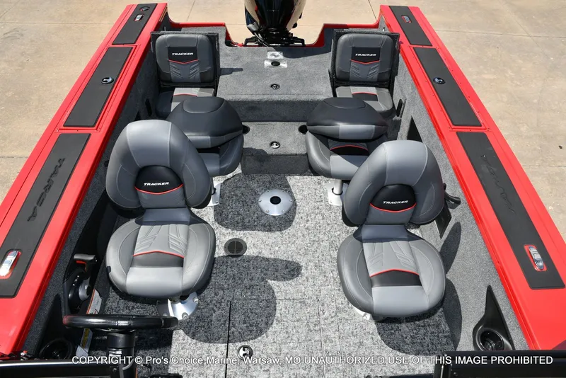 Slide: The Image of Tracker TARGA V-18 Combo w/200HP Pro-XS 2026 - 12