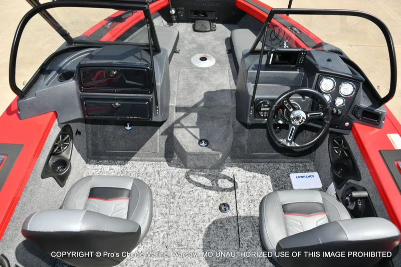 Slide: The Image of Tracker TARGA V-18 Combo w/200HP Pro-XS 2026 - 13