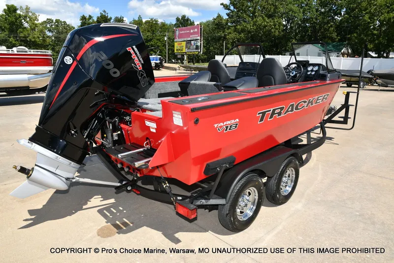 Slide: The Image of Tracker TARGA V-18 Combo w/200HP Pro-XS 2026 - 15