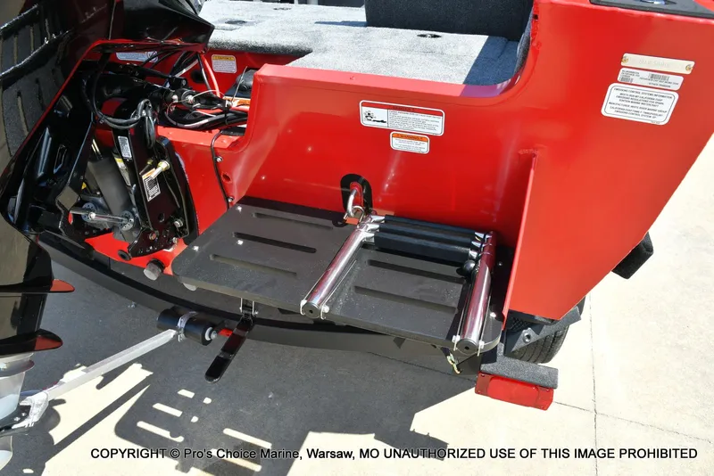 Slide: The Image of Tracker TARGA V-18 Combo w/200HP Pro-XS 2026 - 18