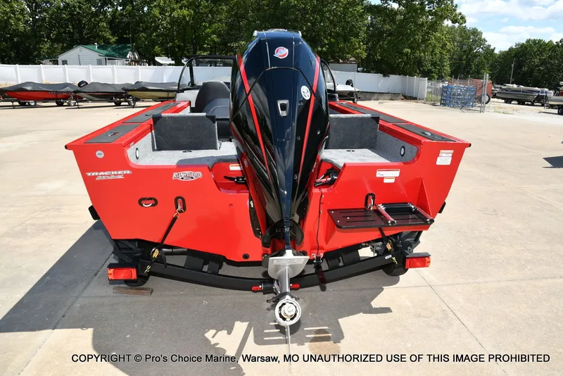 Slide: The Image of Tracker TARGA V-18 Combo w/200HP Pro-XS 2026 - 19