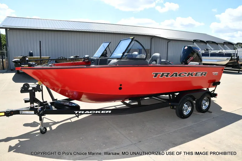 Slide: The Image of Tracker TARGA V-18 Combo w/200HP Pro-XS 2026 - 22