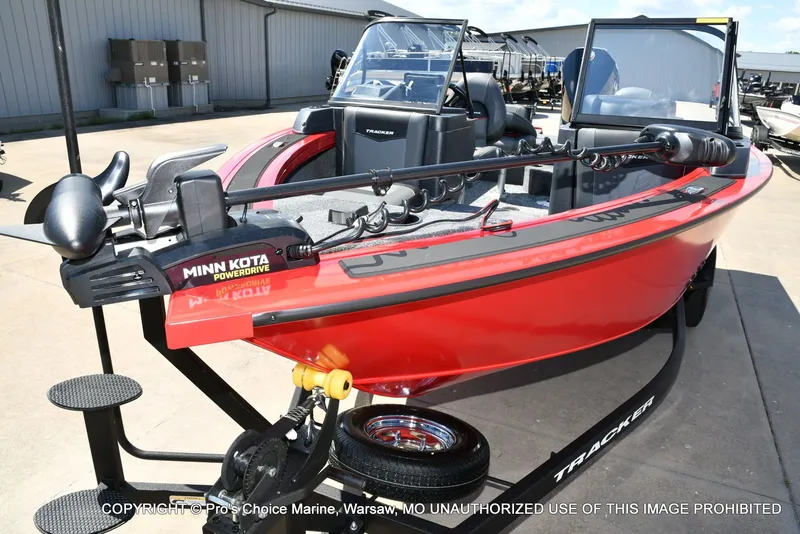 Slide: The Image of Tracker TARGA V-18 Combo w/200HP Pro-XS 2026 - 25