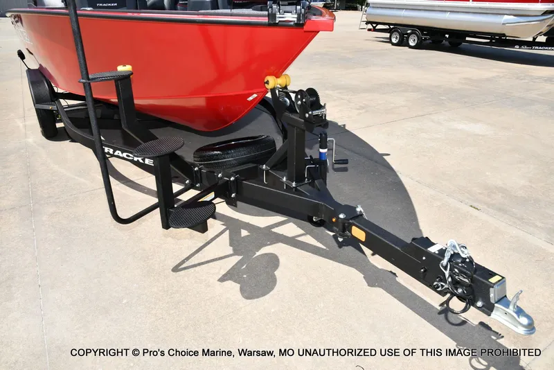 Slide: The Image of Tracker TARGA V-18 Combo w/200HP Pro-XS 2026 - 27