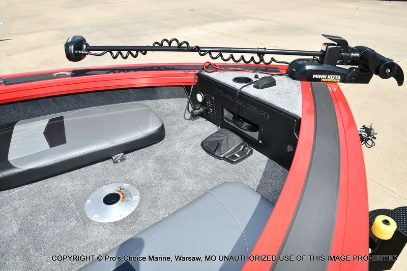 Slide: The Image of Tracker TARGA V-18 Combo w/200HP Pro-XS 2026 - 28