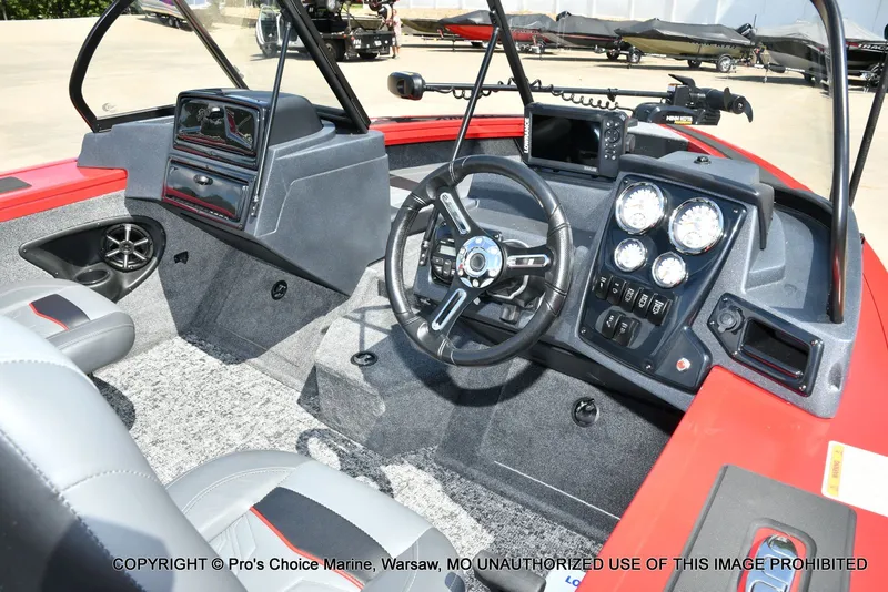 Slide: The Image of Tracker TARGA V-18 Combo w/200HP Pro-XS 2026 - 30