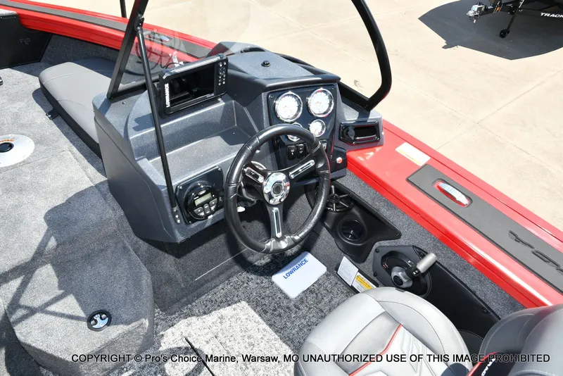 Slide: The Image of Tracker TARGA V-18 Combo w/200HP Pro-XS 2026 - 34