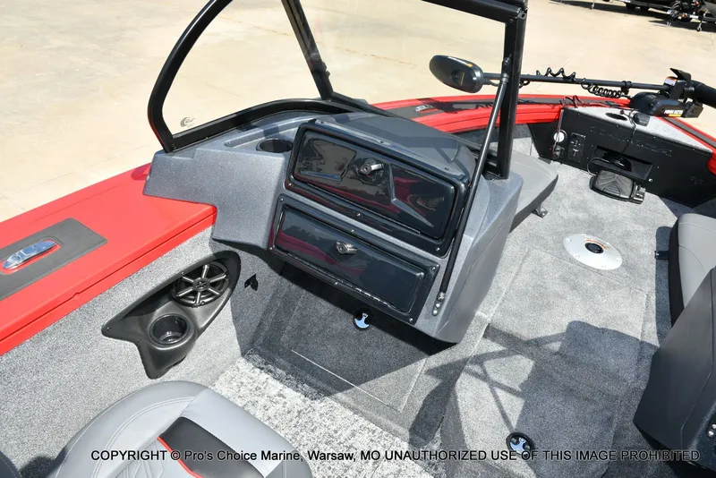 Slide: The Image of Tracker TARGA V-18 Combo w/200HP Pro-XS 2026 - 37