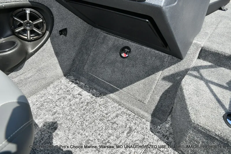 Slide: The Image of Tracker TARGA V-18 Combo w/200HP Pro-XS 2026 - 42