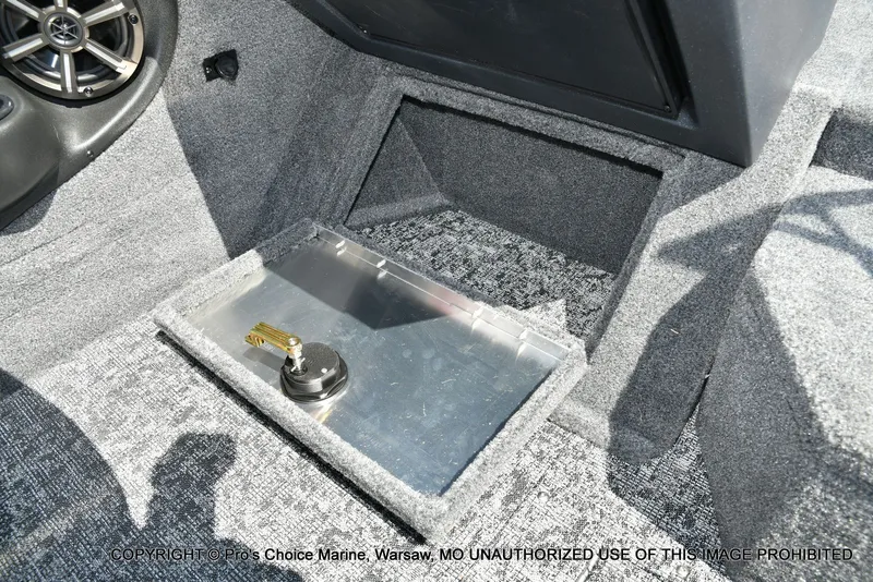 Slide: The Image of Tracker TARGA V-18 Combo w/200HP Pro-XS 2026 - 44