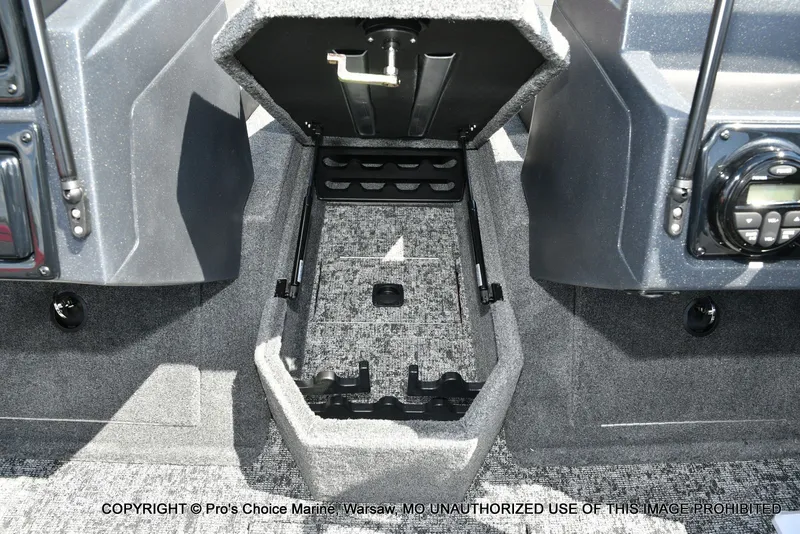 Slide: The Image of Tracker TARGA V-18 Combo w/200HP Pro-XS 2026 - 49