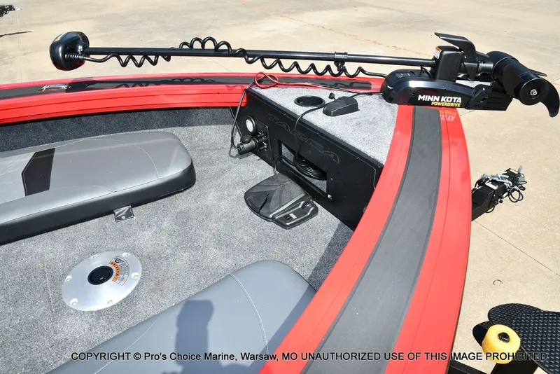 Slide: The Image of Tracker TARGA V-18 Combo w/200HP Pro-XS 2026 - 5