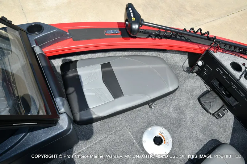 Slide: The Image of Tracker TARGA V-18 Combo w/200HP Pro-XS 2026 - 51