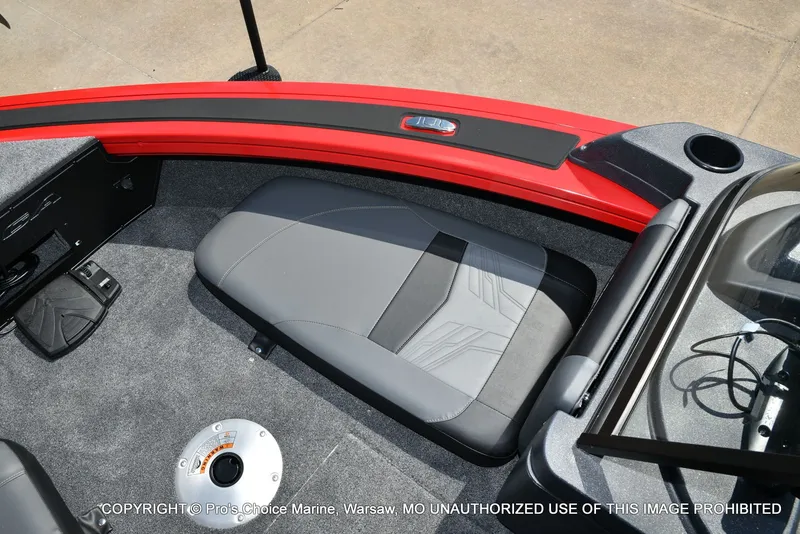 Slide: The Image of Tracker TARGA V-18 Combo w/200HP Pro-XS 2026 - 52