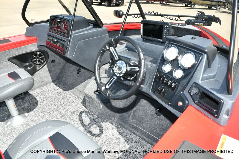 Slide: The Image of Tracker TARGA V-18 Combo w/200HP Pro-XS 2026 - 6