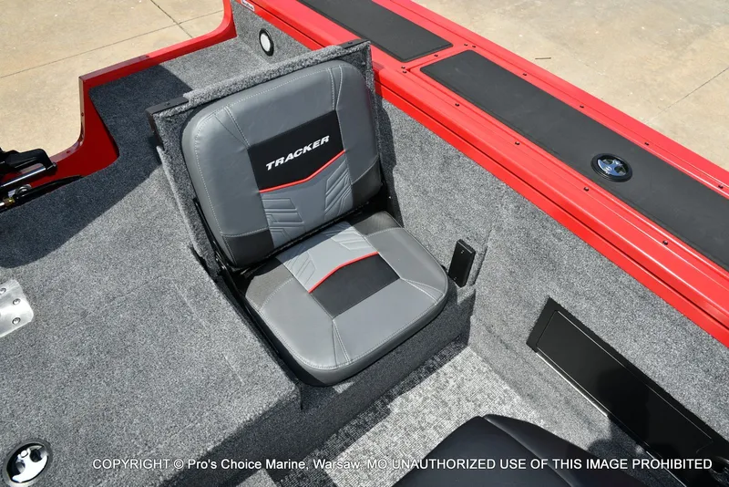 Slide: The Image of Tracker TARGA V-18 Combo w/200HP Pro-XS 2026 - 67