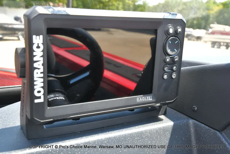 Slide: The Image of Tracker TARGA V-18 Combo w/200HP Pro-XS 2026 - 7