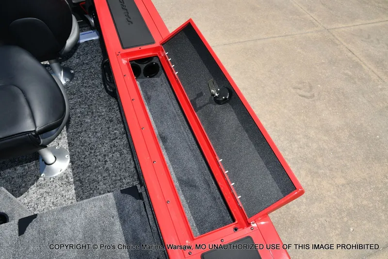 Slide: The Image of Tracker TARGA V-18 Combo w/200HP Pro-XS 2026 - 77