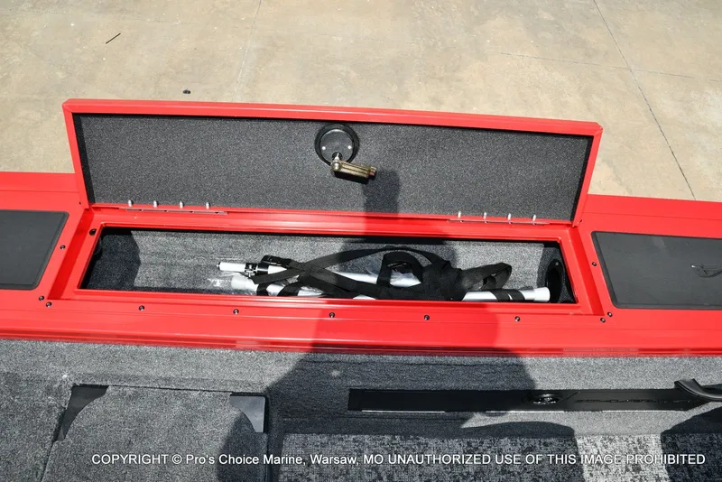 Slide: The Image of Tracker TARGA V-18 Combo w/200HP Pro-XS 2026 - 79