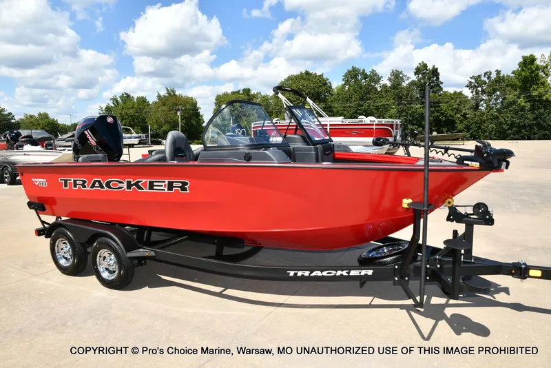 Slide: The Image of Tracker TARGA V-18 Combo w/200HP Pro-XS 2026 - 81