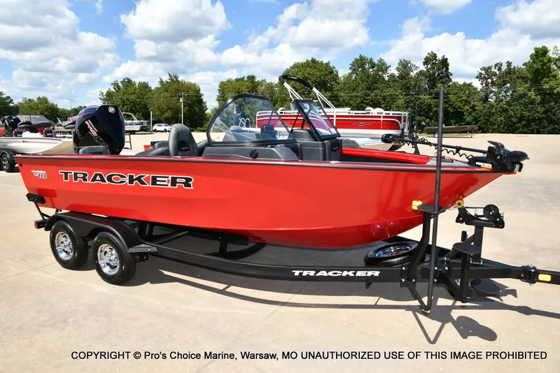 Slide: The Image of Tracker TARGA V-18 Combo w/200HP Pro-XS 2026 - 82