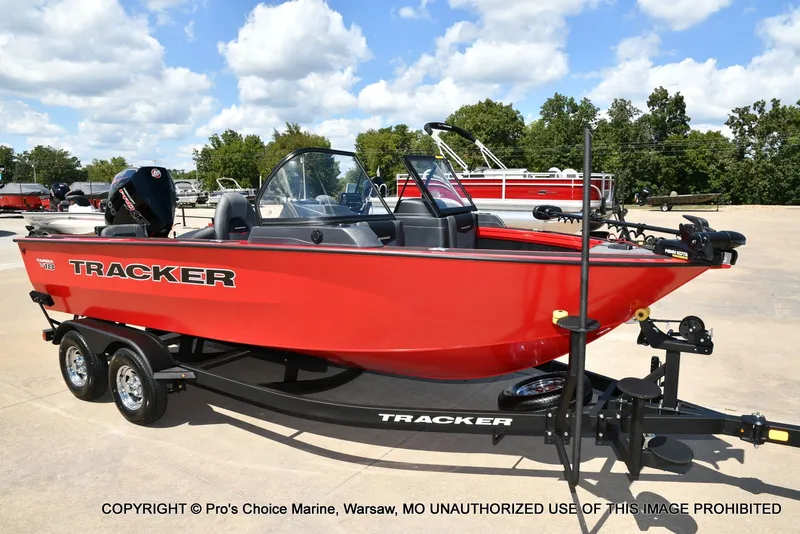 Slide: The Image of Tracker TARGA V-18 Combo w/200HP Pro-XS 2026 - 85