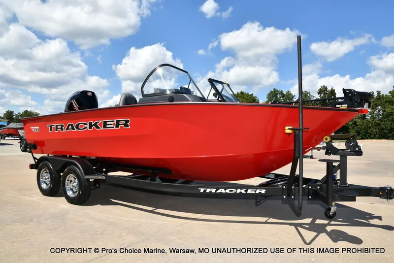 Slide: The Image of Tracker TARGA V-18 Combo w/200HP Pro-XS 2026 - 86