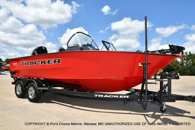 Slide: The Image of Tracker TARGA V-18 Combo w/200HP Pro-XS 2026 - 88