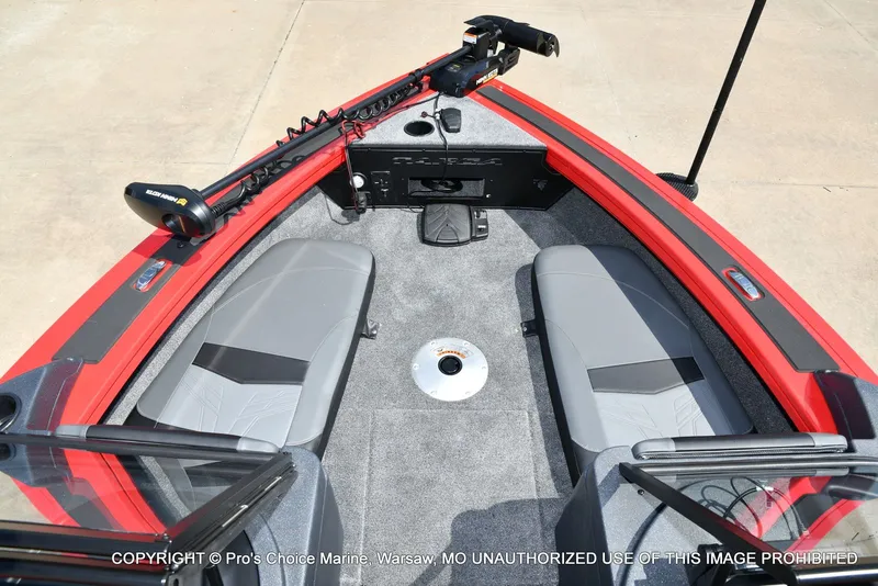 Slide: The Image of Tracker TARGA V-18 Combo w/200HP Pro-XS 2026 - 9