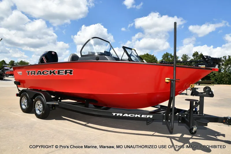 Slide: The Image of Tracker TARGA V-18 Combo w/200HP Pro-XS 2026 - 90