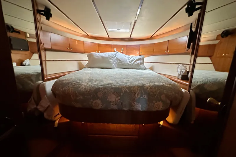 Slide: The Image of Luxurious cabin interior of 2001 Prima 52 Seahorse yacht with cozy bedding. - 73