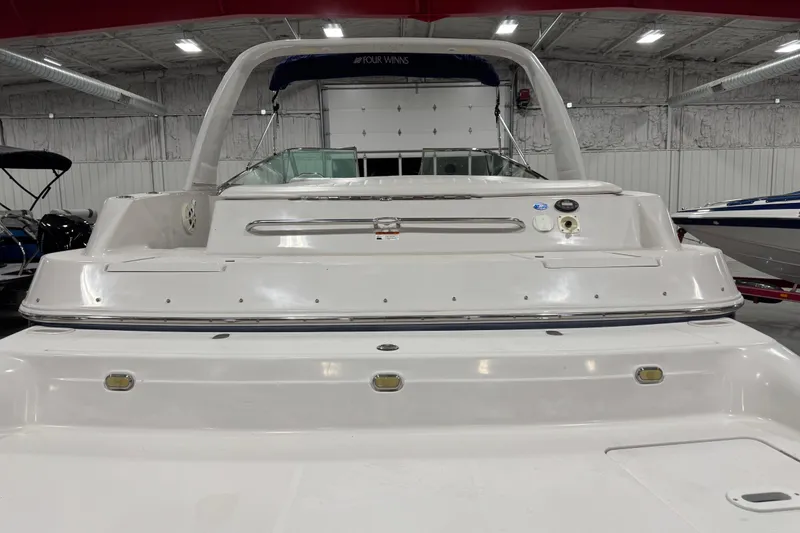 Slide: The Image of 2005 Four Winns 290 Horizon boat in indoor storage, rear view. - 5