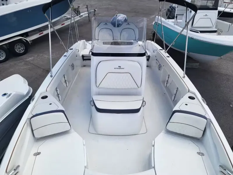 Slide: The Image of Stingray 206 CC 2025 - 10