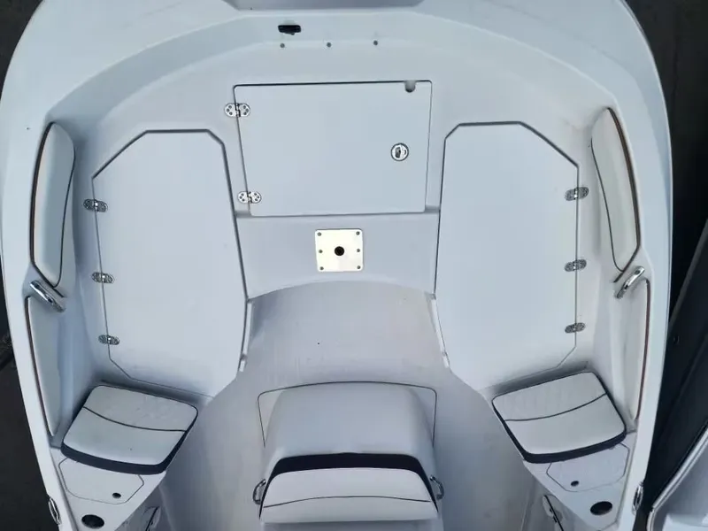 Slide: The Image of Stingray 206 CC 2025 - 12