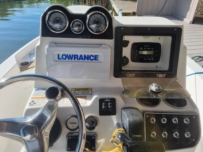 Slide: The Image of NauticStar 195 XTS CC 2022 - 6