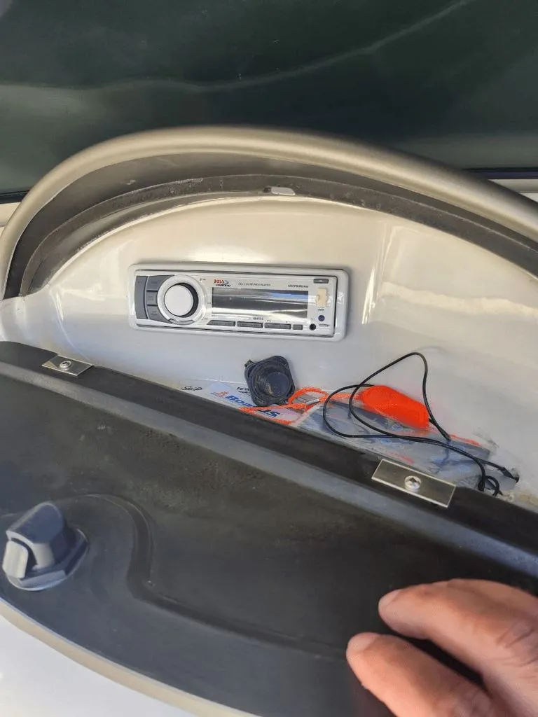 Slide: The Image of Sea Ray 180 Sport 2004 - 11