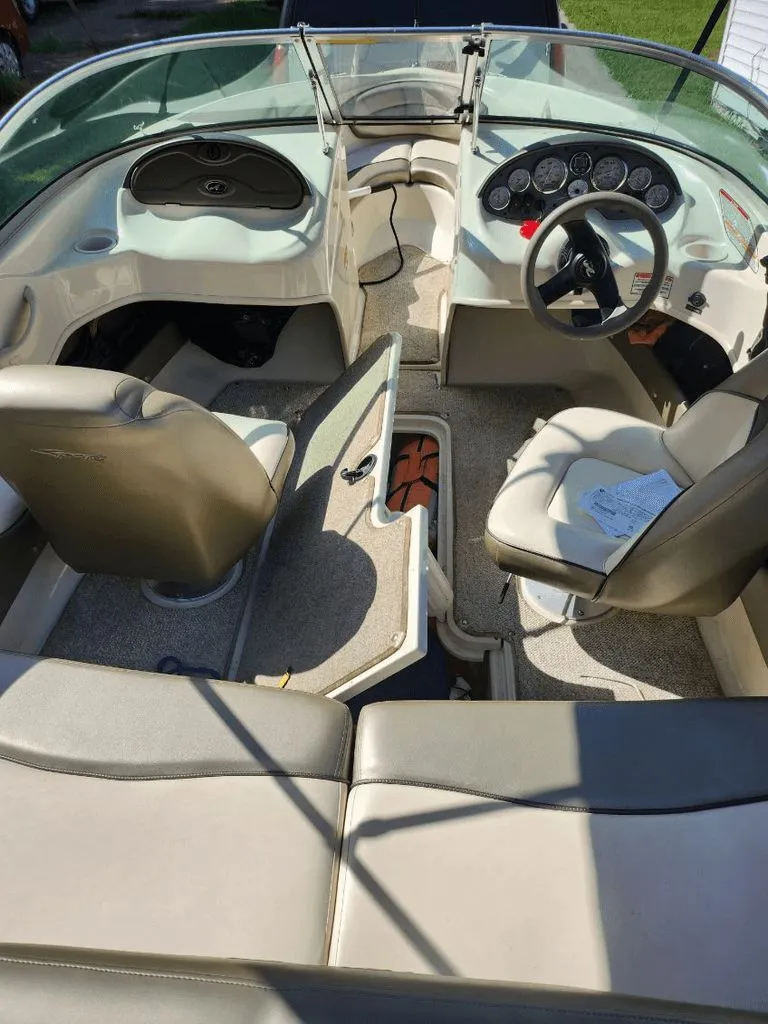 Slide: The Image of Sea Ray 180 Sport 2004 - 6
