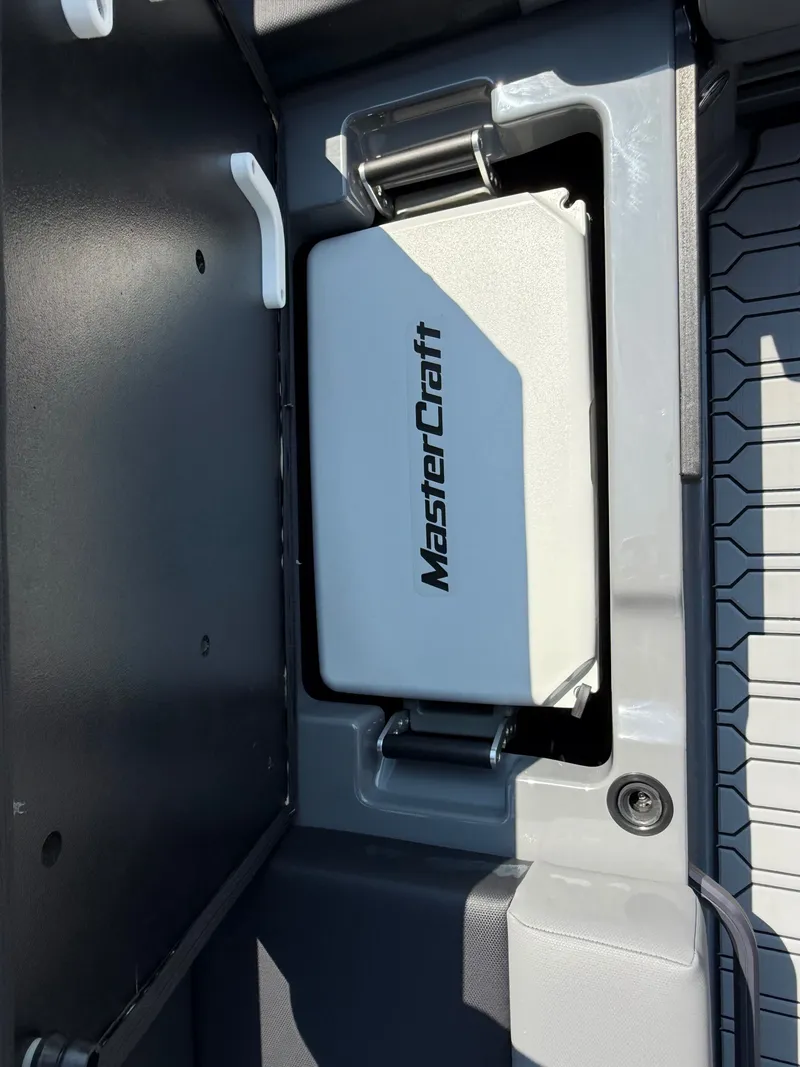 Slide: The Image of MasterCraft NXT24 2025 - 31