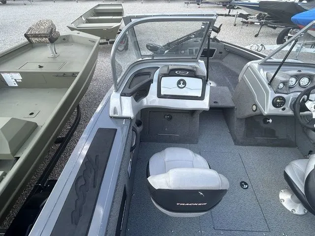 Slide: The Image of Tracker Targa V-18 WT 2016 - 6