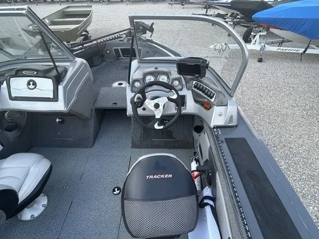 Slide: The Image of Tracker Targa V-18 WT 2016 - 7